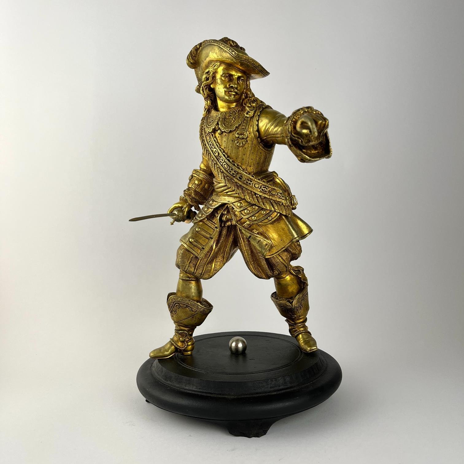 Escultura en bronce dorado "Mosquetero"