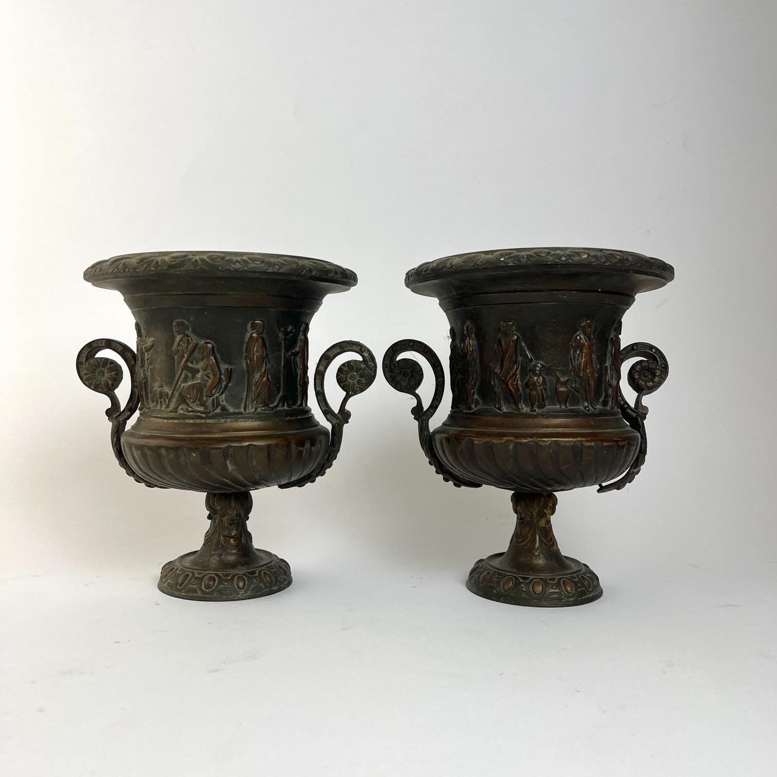 Par de copones italianos en bronce