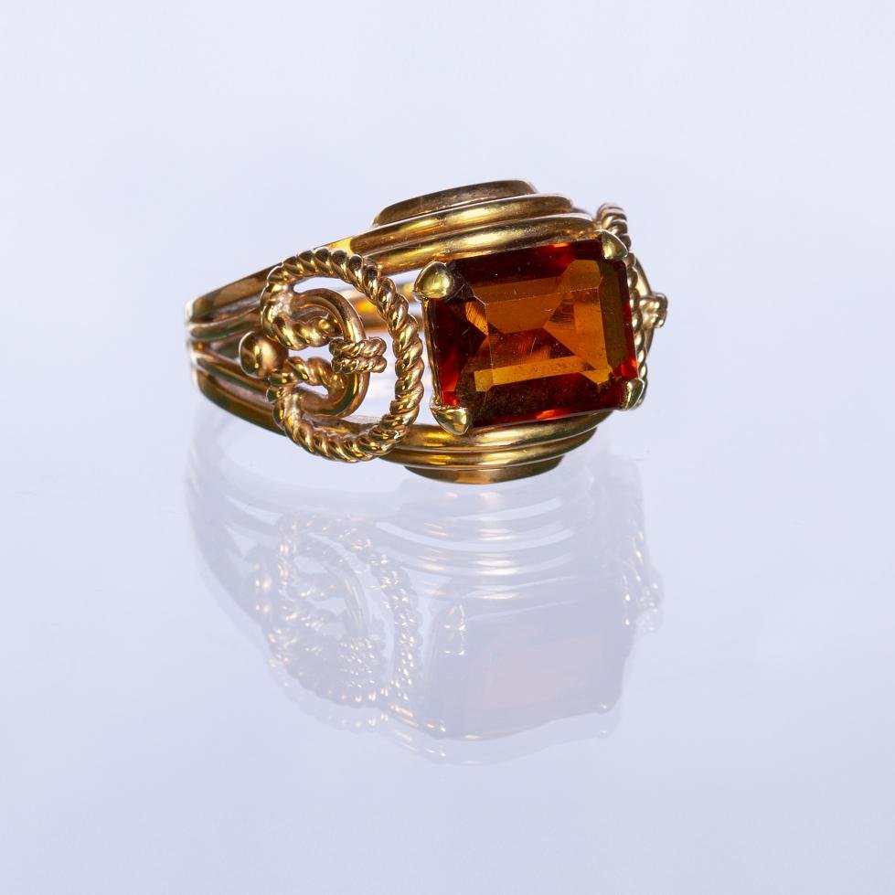 Anillo oro 18 K amarillo con topacio