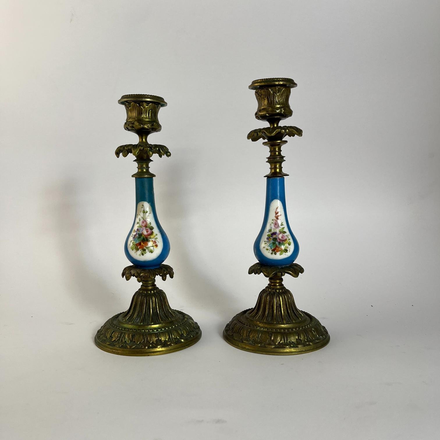 Par de candeleros en bronce y porcelana estilo Sèvres