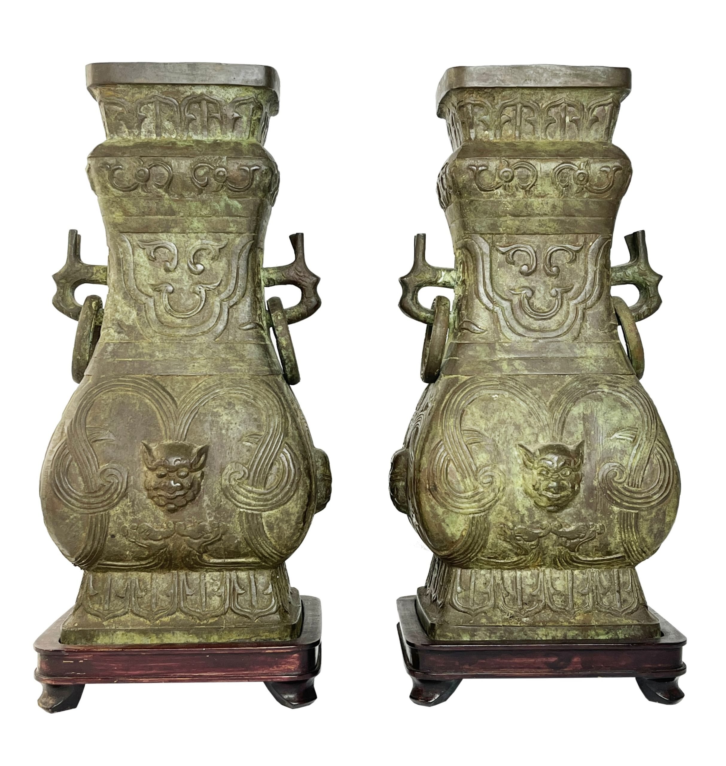 Par de jarrones chinos en hierro período Zhou