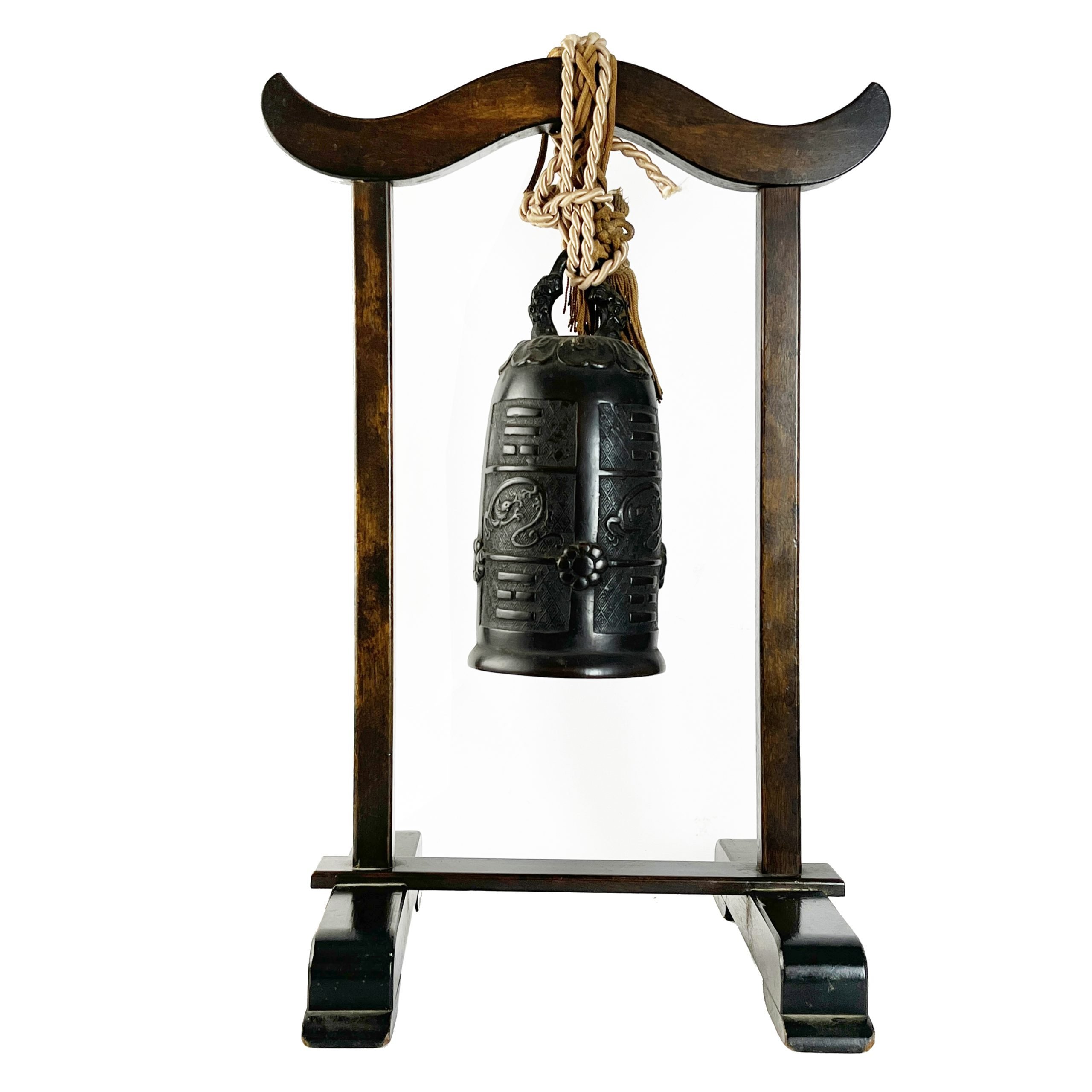 Campana oriental en bronce