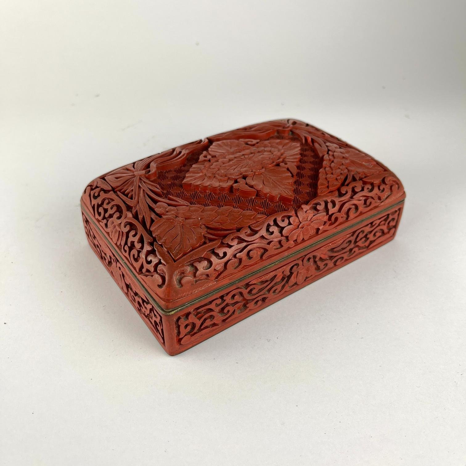 Caja china en laca cinabrio