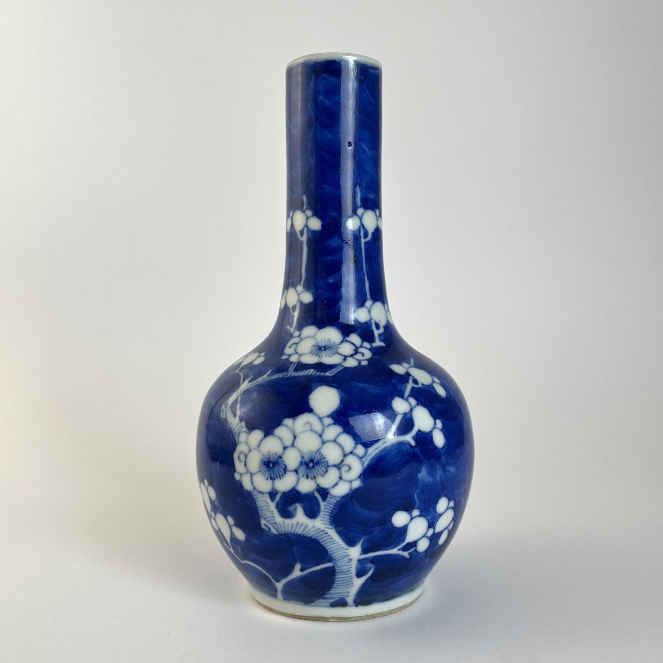 Jarrón chino en porcelana azul y blanca