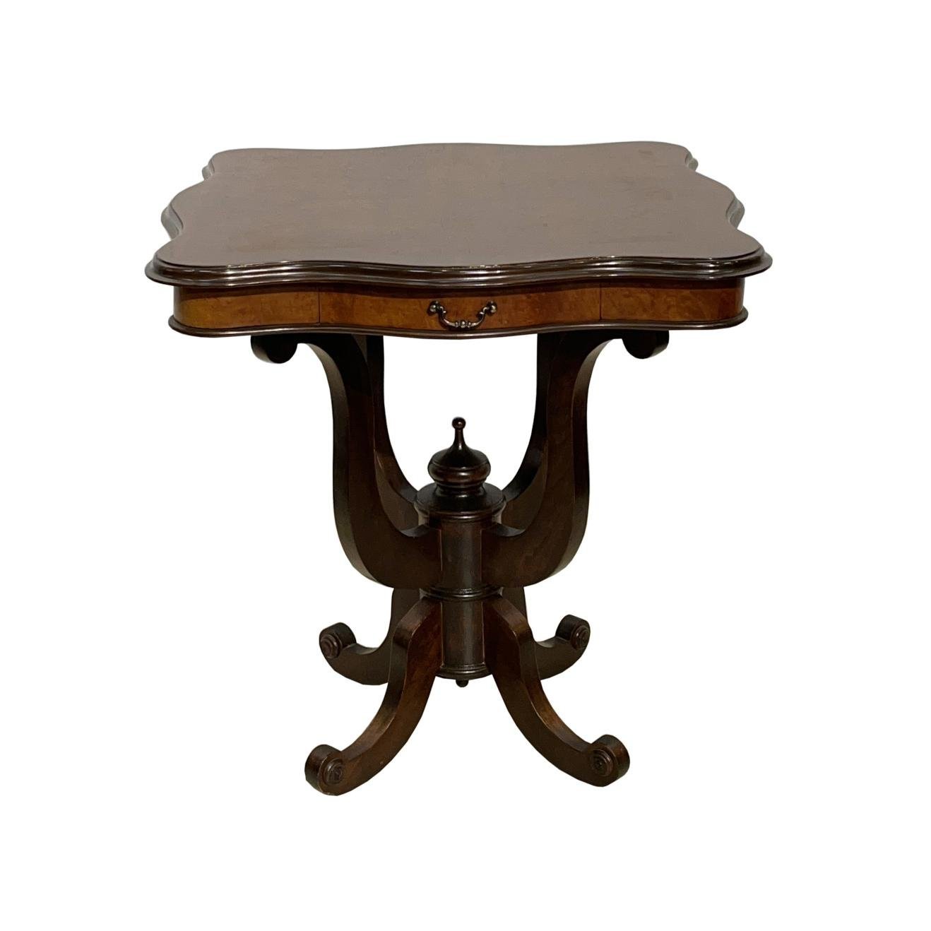 Mesa auxiliar inglesa