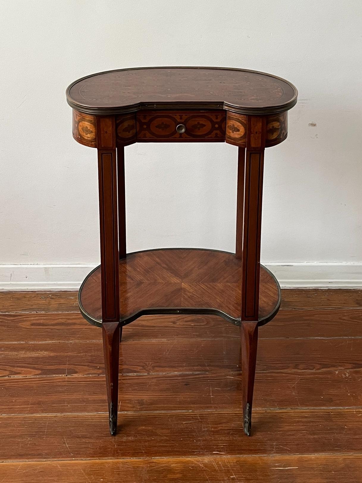 Mesa francesa tipo riñón