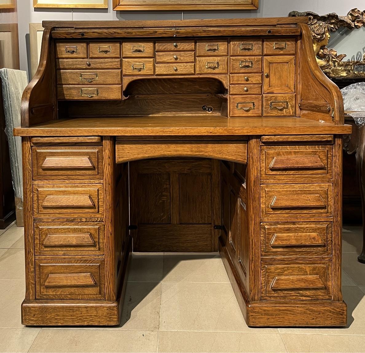 Escritorio estadounidense de persiana