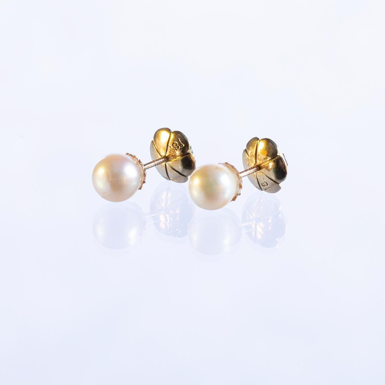 Tornillos oro 18 K y perlas