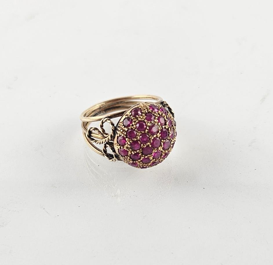 Anillo oro 18 K amarillo y rubíes