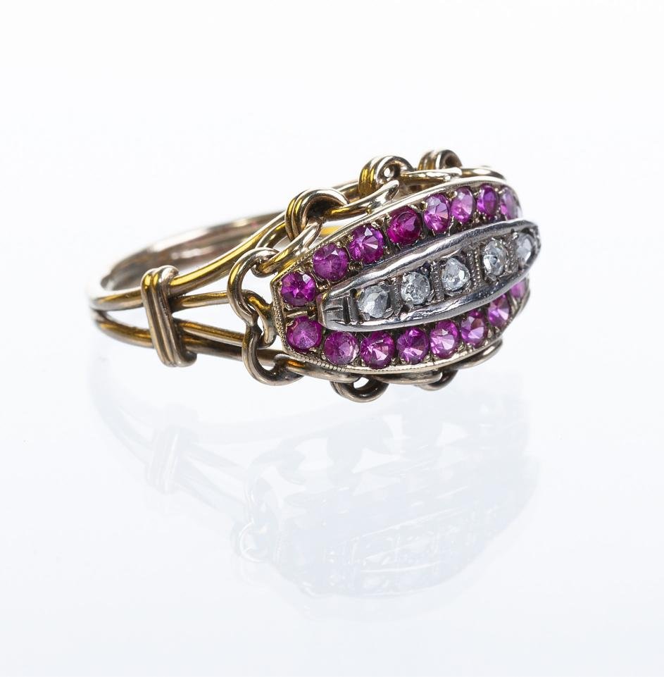 Anillo oro 18 K amarillo, diamantes y rubíes