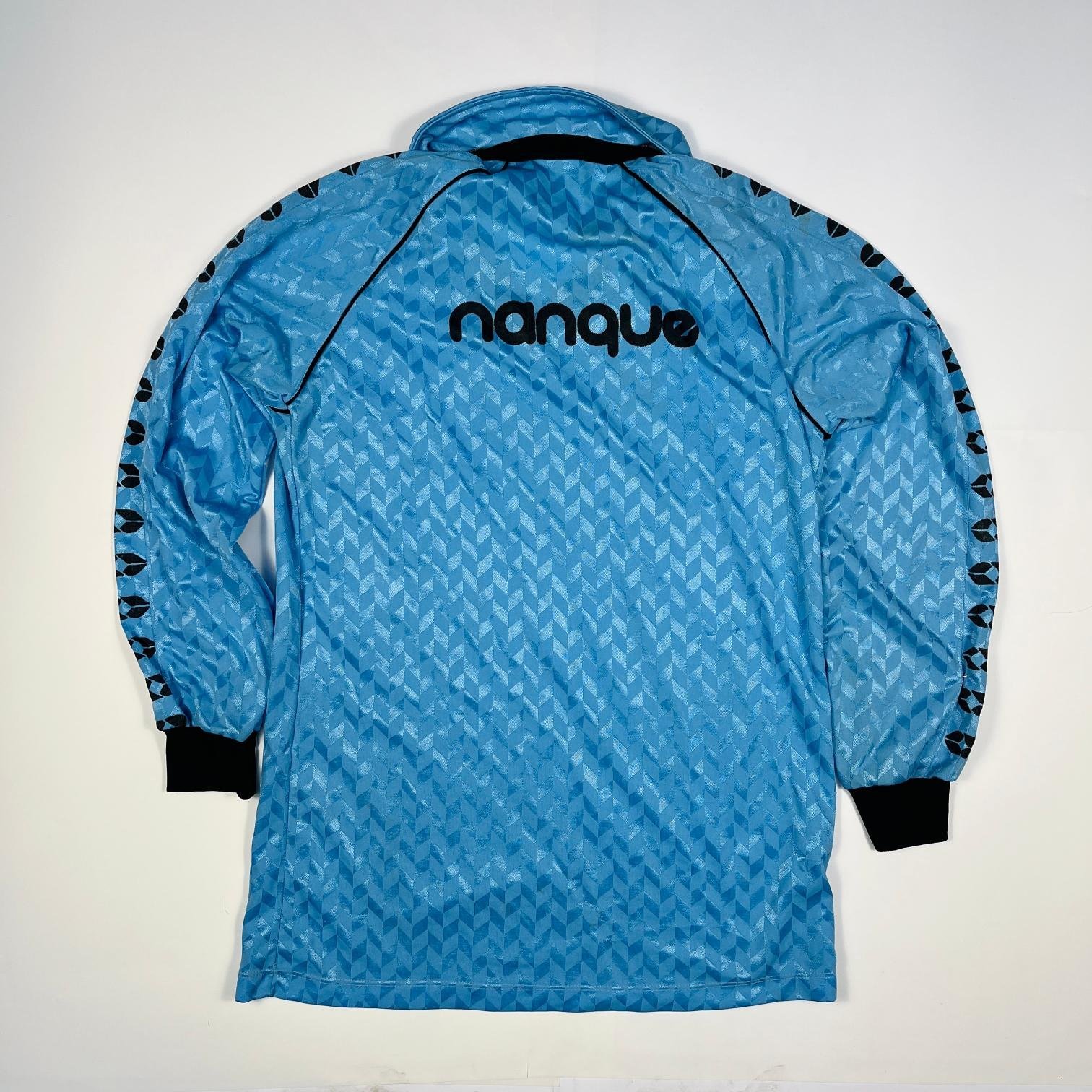 Camiseta y pantalón firmados por Roque Gastón Máspoli - Imagen 3