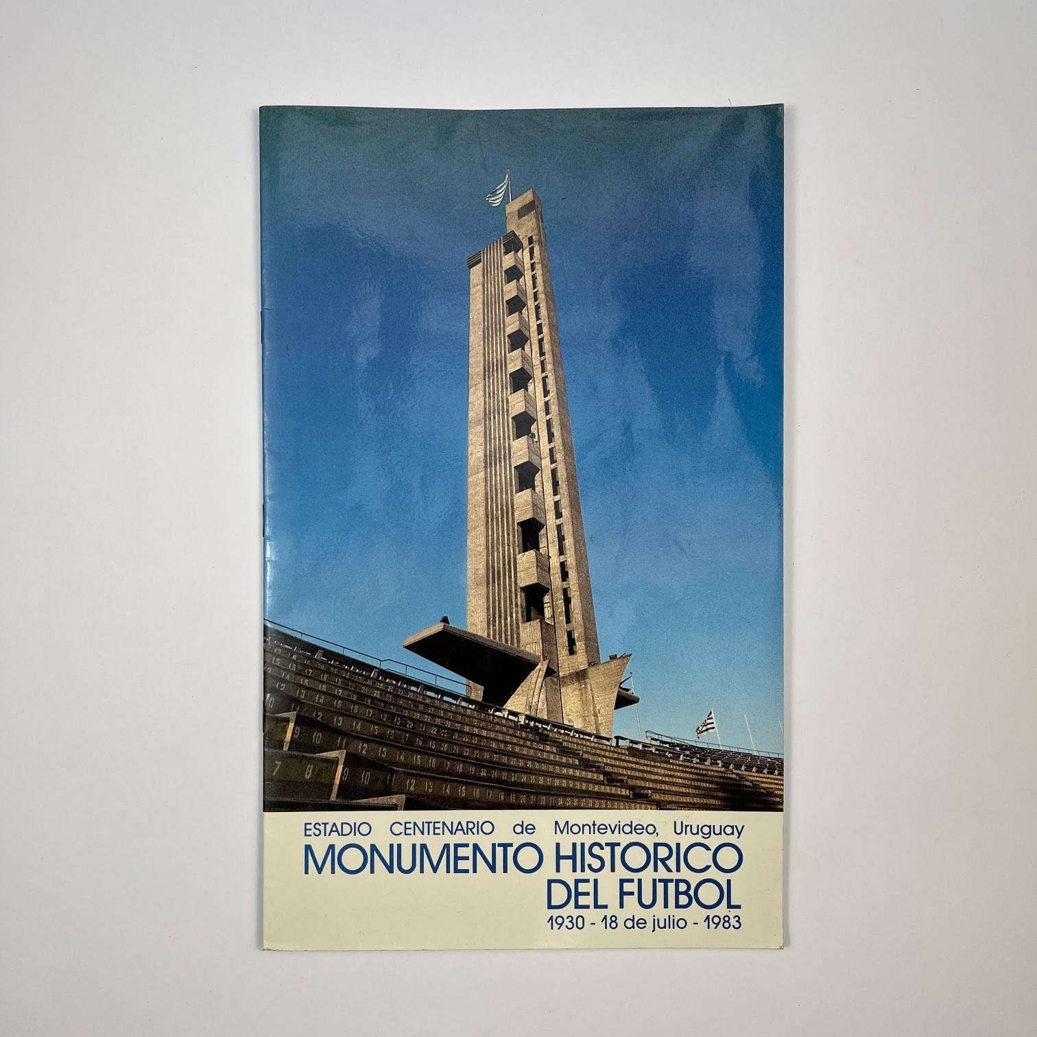 Estadio Centenario de Montevideo Uruguay, monumento histórico del fútbol. Montevideo, 1983.