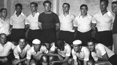 Camiseta de la Selección Uruguaya de Fútbol 1942 Severino Varela, con medalla adjunta - Imagen 3