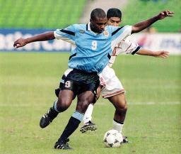 Camiseta de la Selección Uruguaya de Fútbol 1997 Marcelo Zalayeta - Imagen 4