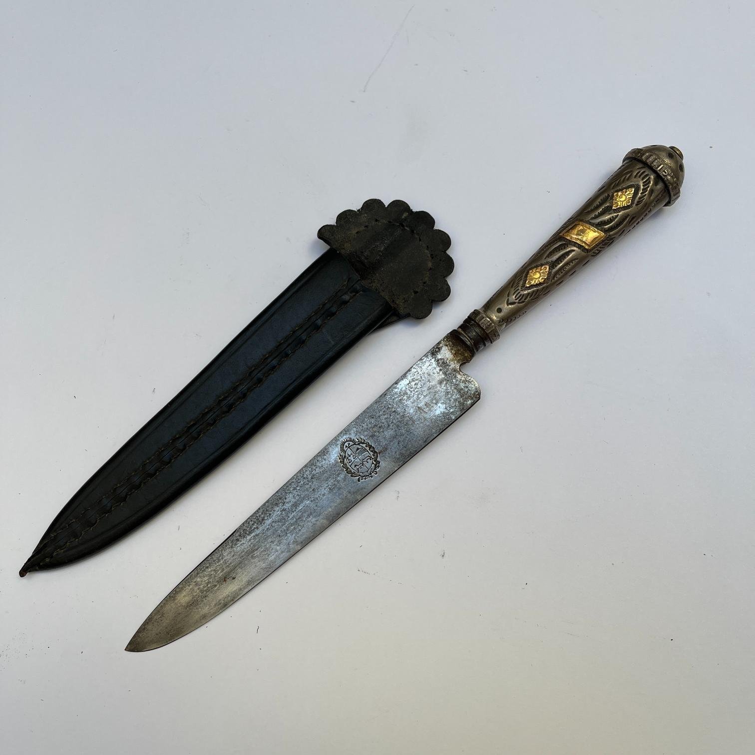 Cuchillo criollo en plata y oro