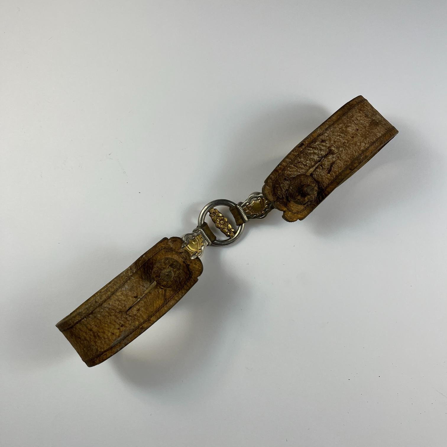 Manea con pasadores en plata y oro