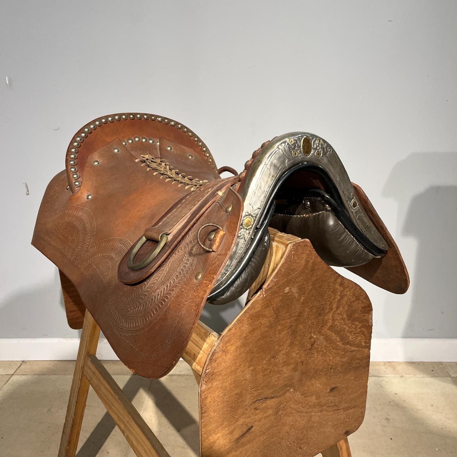 Recado tipo cola de pato con plata y oro