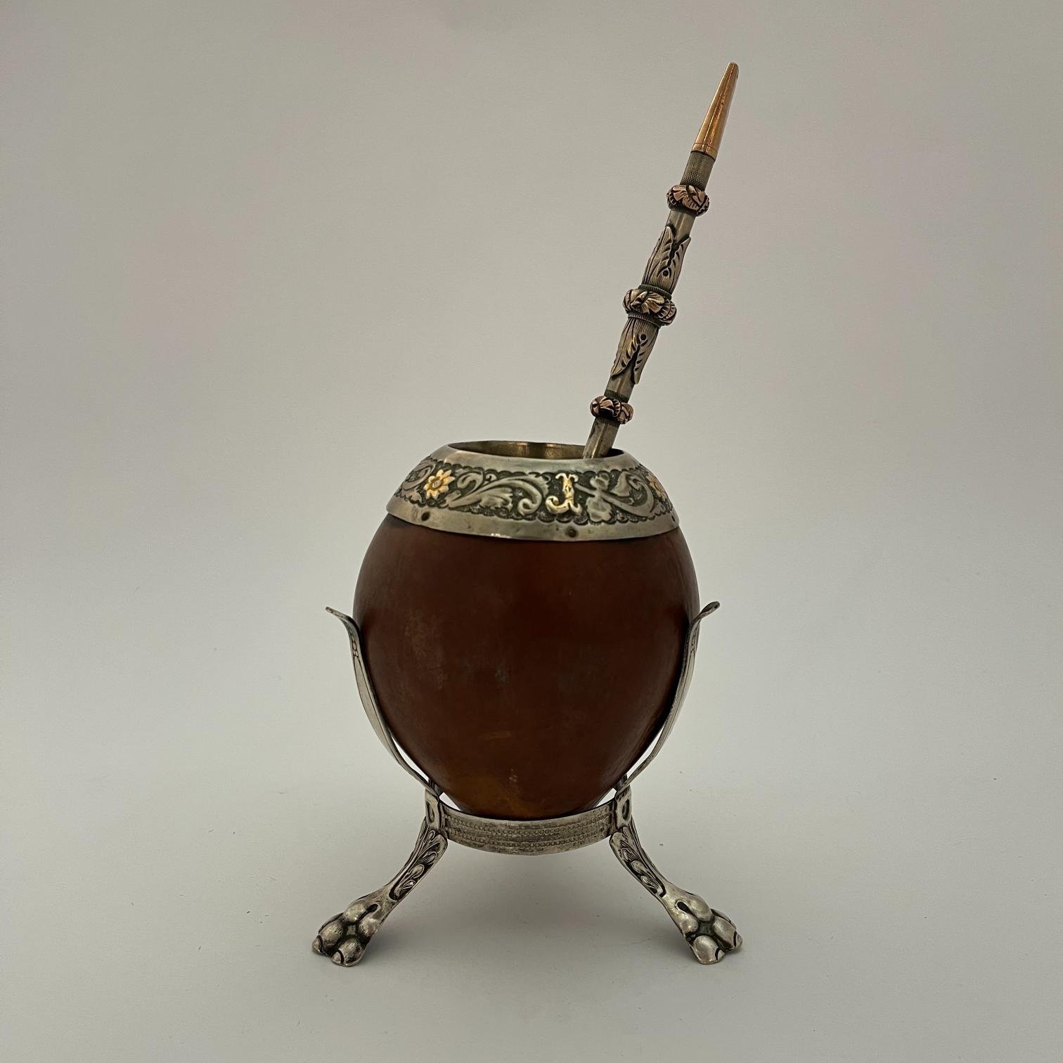 Mate riograndense con bombilla con plata y oro