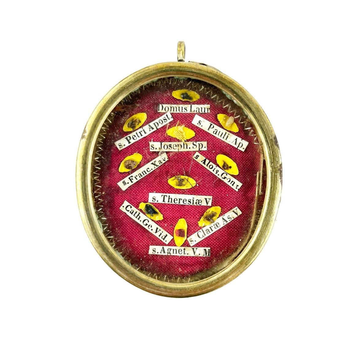 Relicario con 10 reliquias