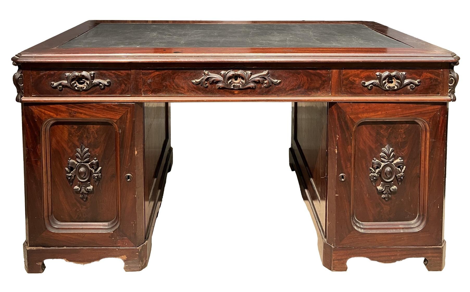 Escritorio inglés de Juan Pivel Devoto