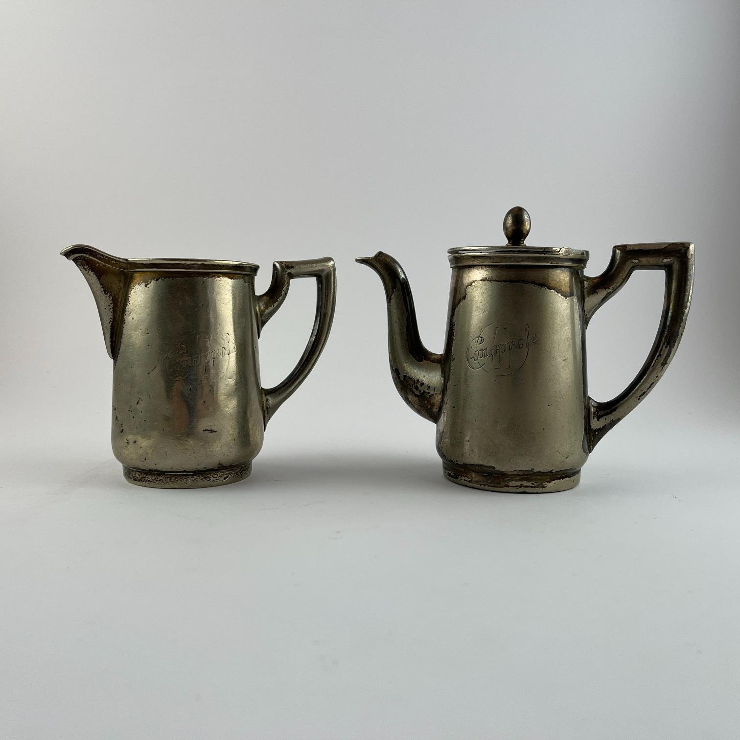 Cafetera y Lechera confitería Conaprole