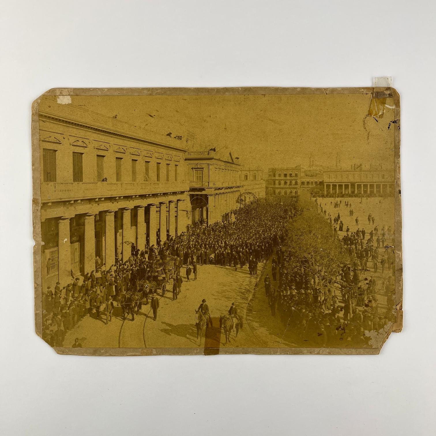 2 fotografías procesión fúnebre Andrés Lamas