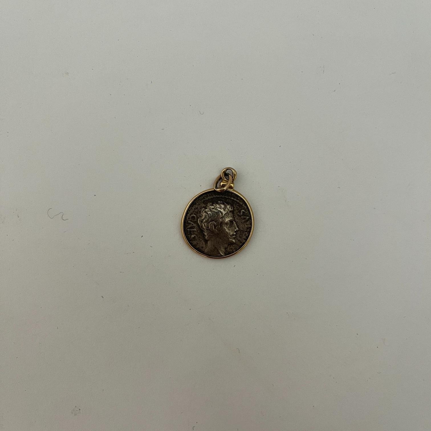 Moneda Imperio Romano denario de plata con engarce en oro