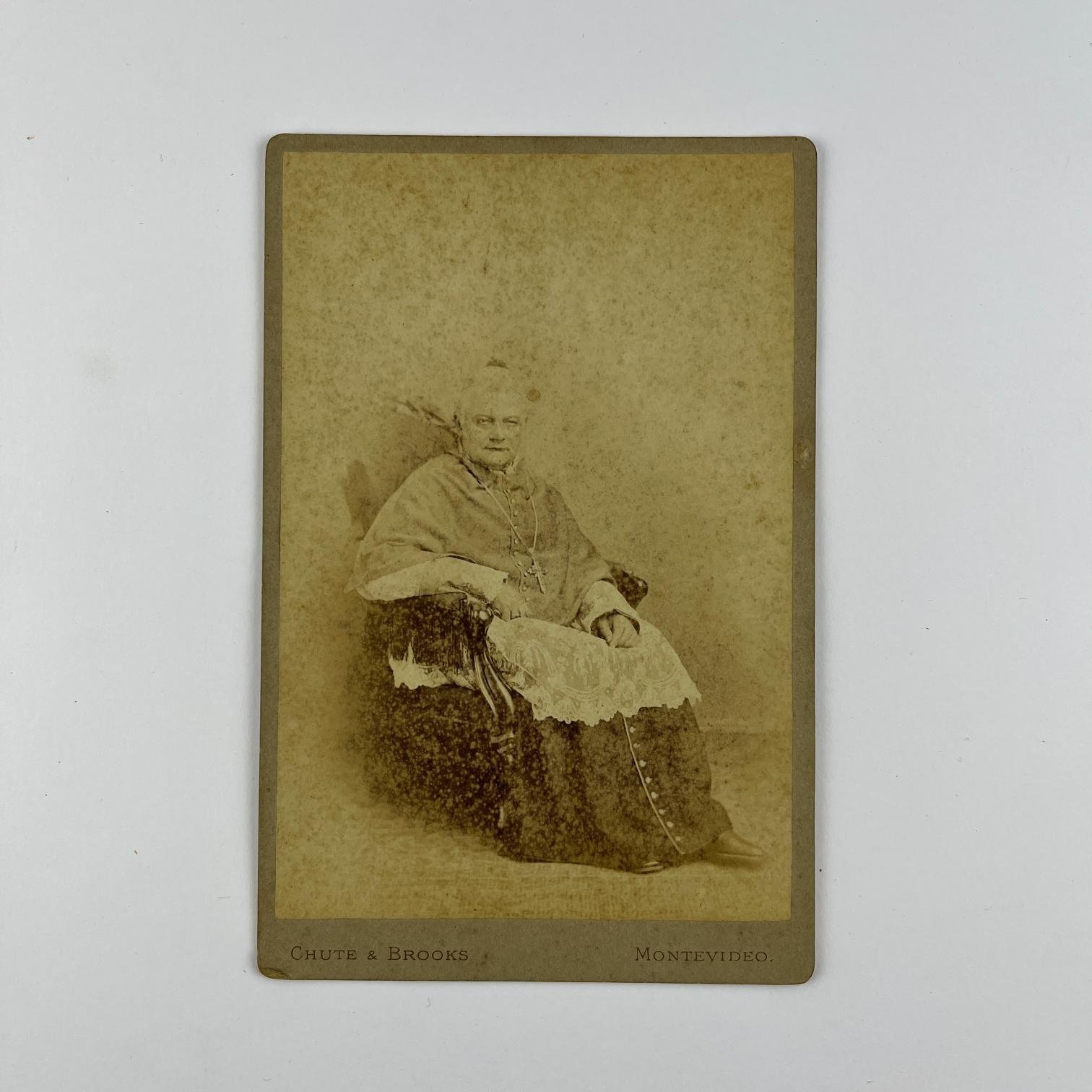 Fotografía gabinete Monseñor Jacinto Vera.