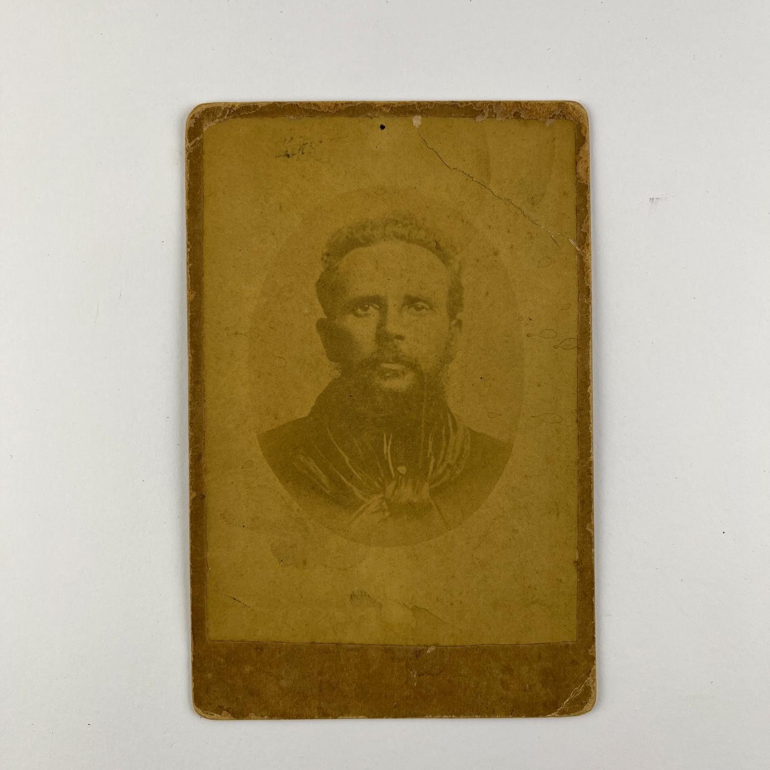 Fotografía gabinete Aparicio Saravia.