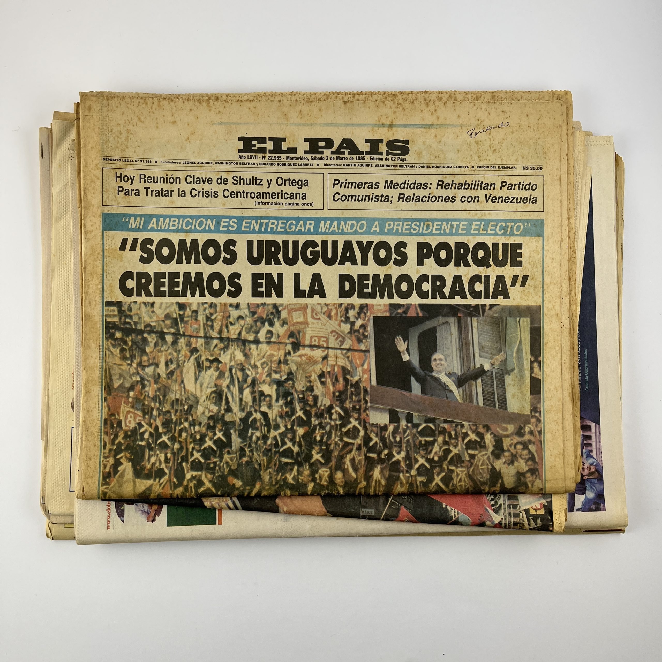 21 ejemplares de El País Observador Últimas Noticias Búsqueda La Semana de el Día y Opinar del día posterior de elecciones y de la asunción de mando presidencial