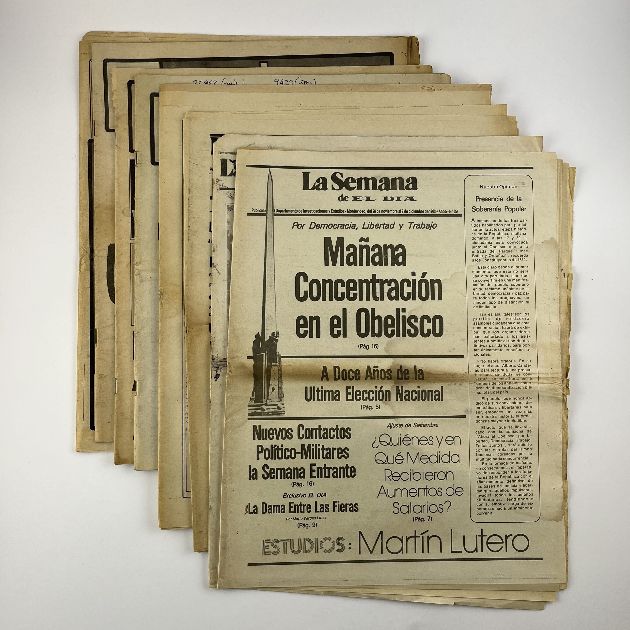 21 ejemplares de El País Observador Últimas Noticias Búsqueda La Semana de el Día y Opinar del día posterior de elecciones y de la asunción de mando presidencial - Imagen 3