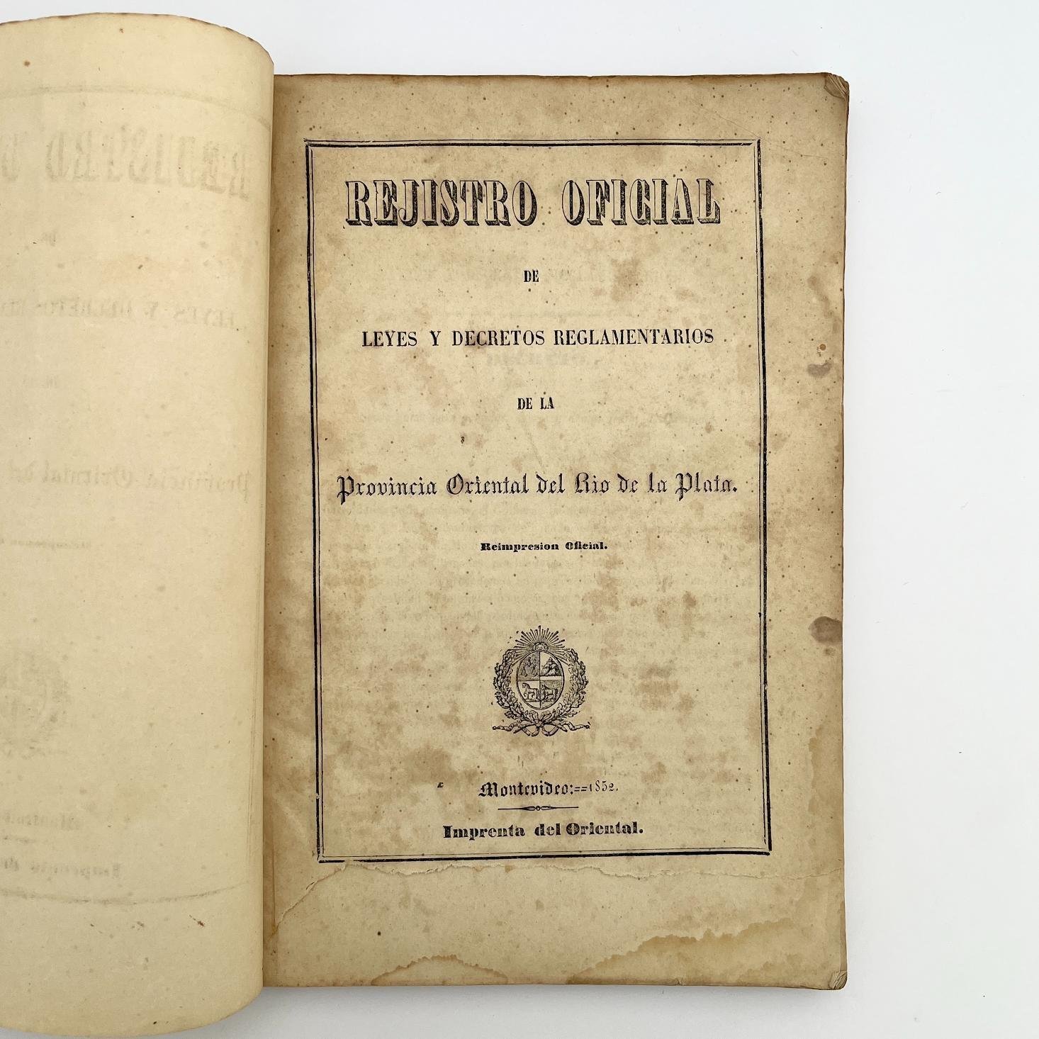 Reglamento Provisorio de Administración de Justicia para todo el Estado Oriental del Uruguay Acompañado por:
UN ABOGADO DEL COLEGIO DE MADRID: Instrucción sobre el modo de hacer los estractos (sic) de pleitos.
Acompañado por:
Rejistro (sic) Oficial de Leyes y Decretos reglamentarios de la Provincia Oriental del Río de la Plata