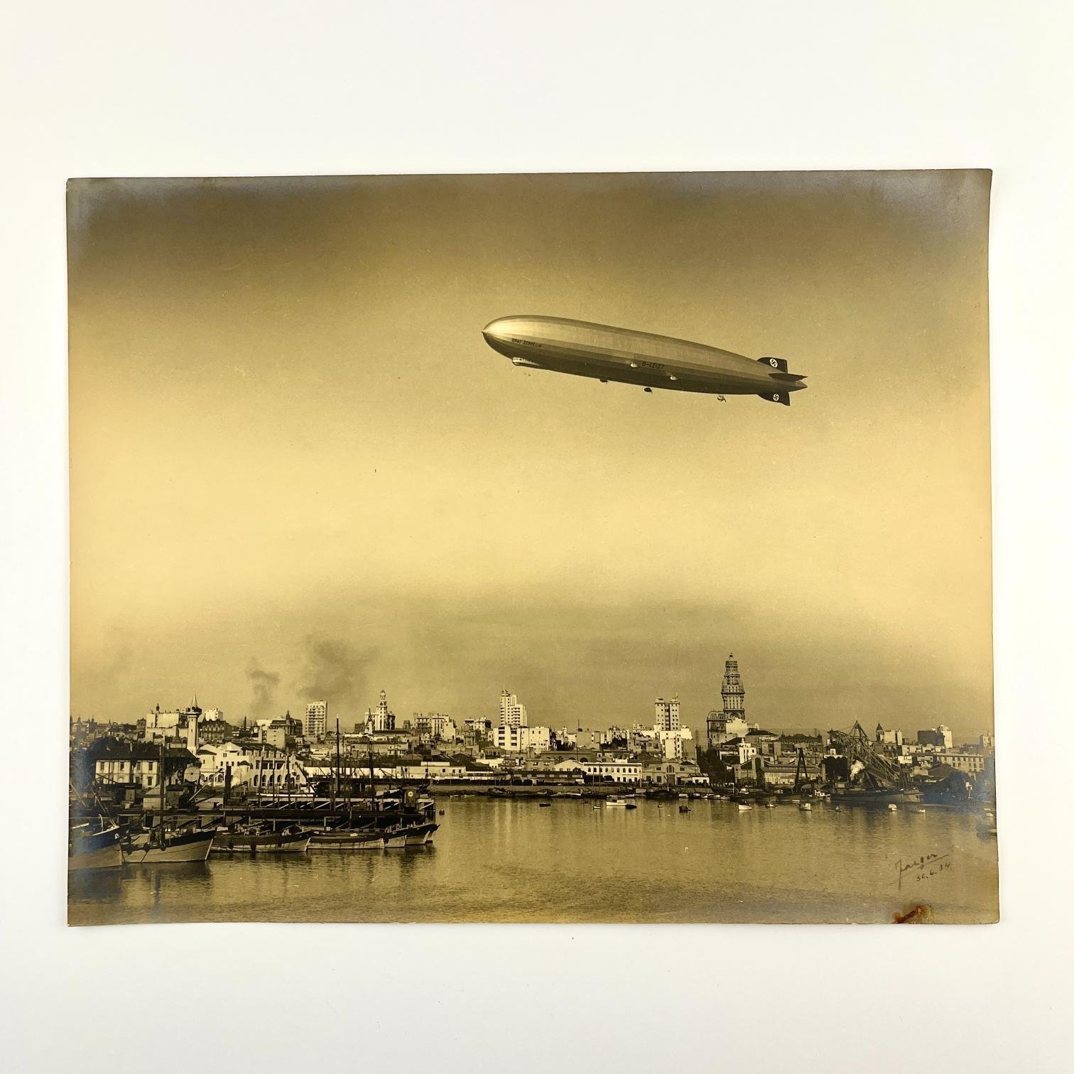 MARTÍN JAEGER Zeppelin sobrevuela Montevideo
