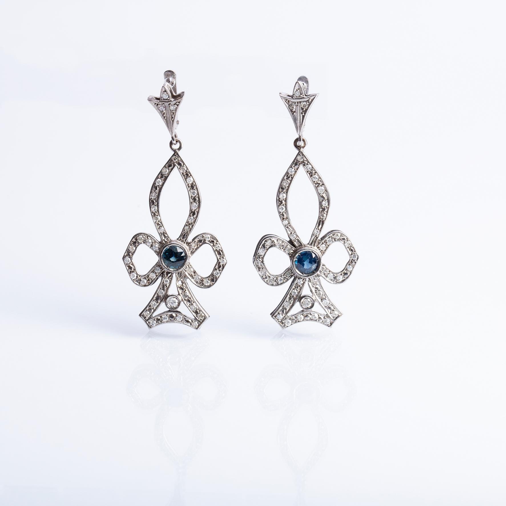 Caravanas oro 18 K blanco, diamantes y zafiro