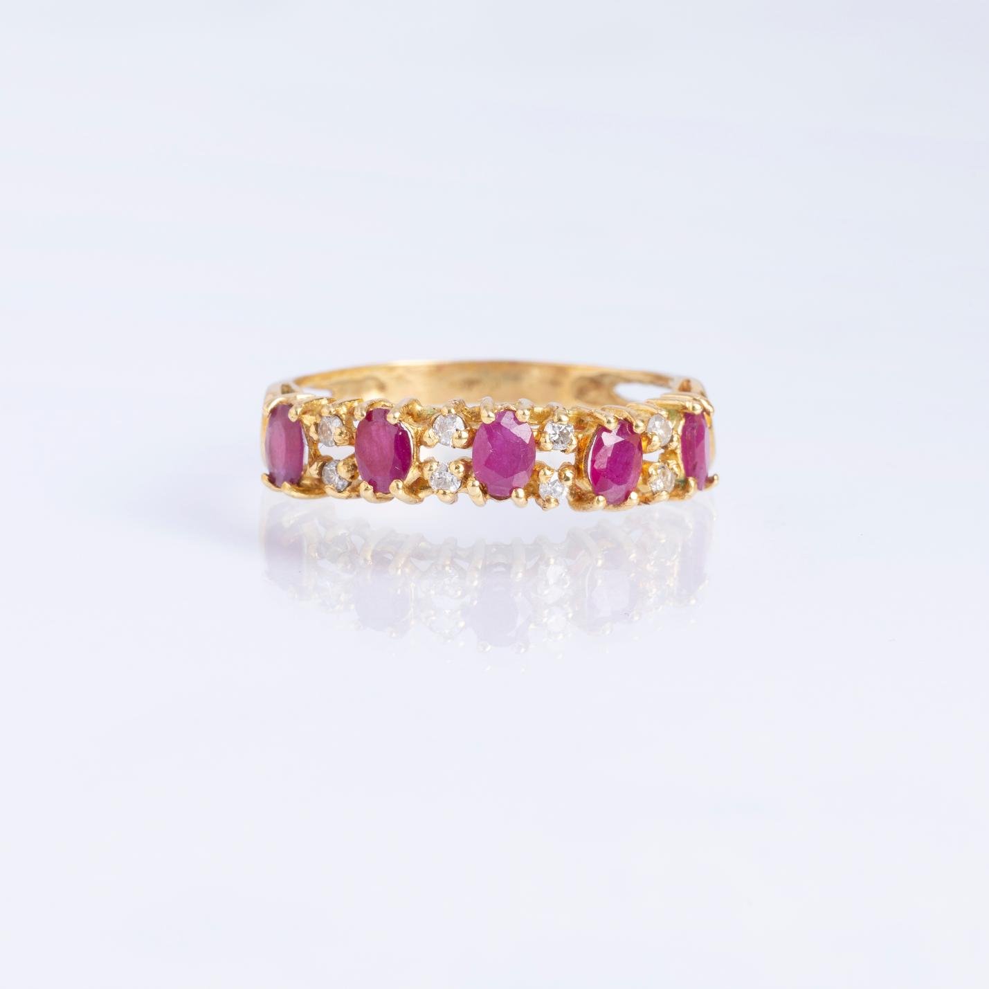 Anillo oro 18 K amarillo, rubíes y diamantes