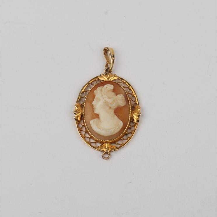 Colgante oro 18 K amarillo y camafeo