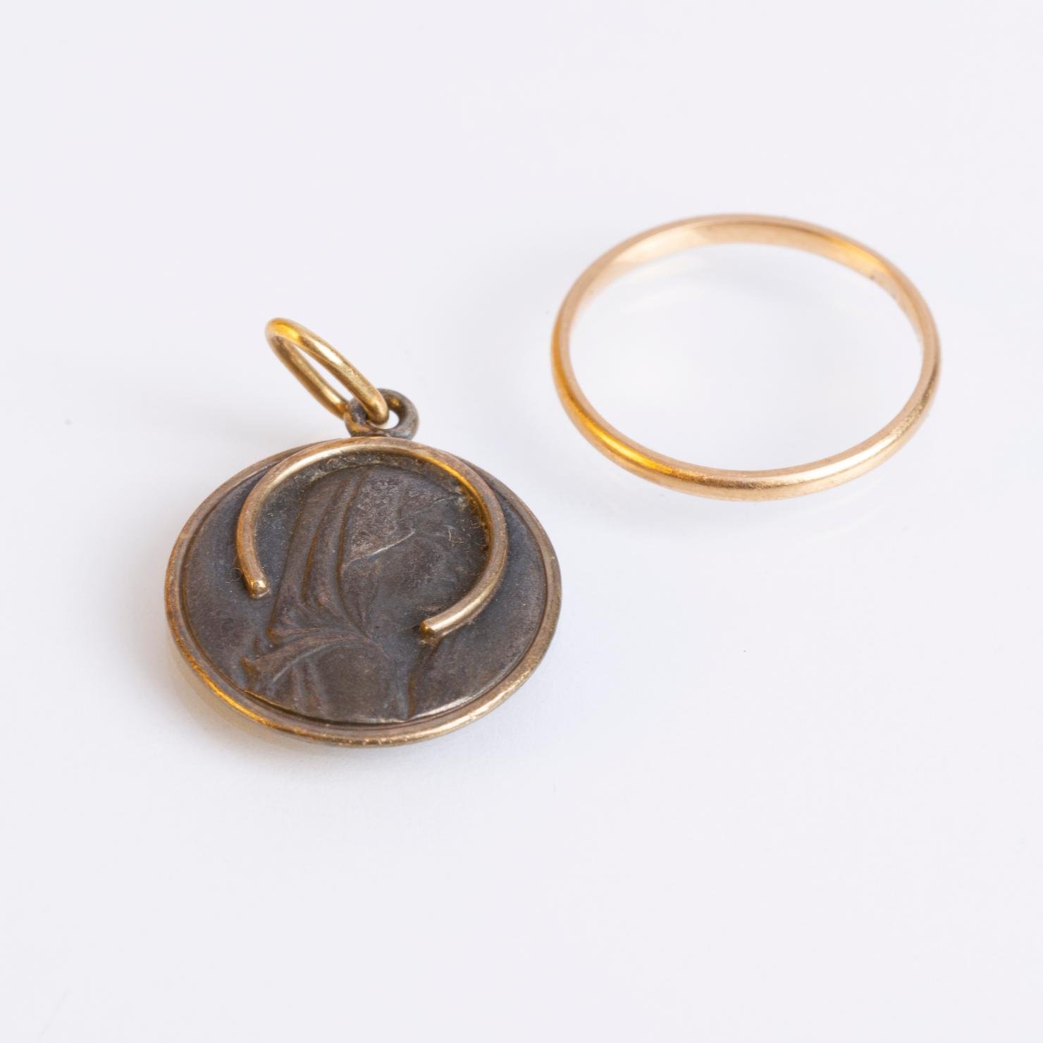 Alianza y medalla en oro