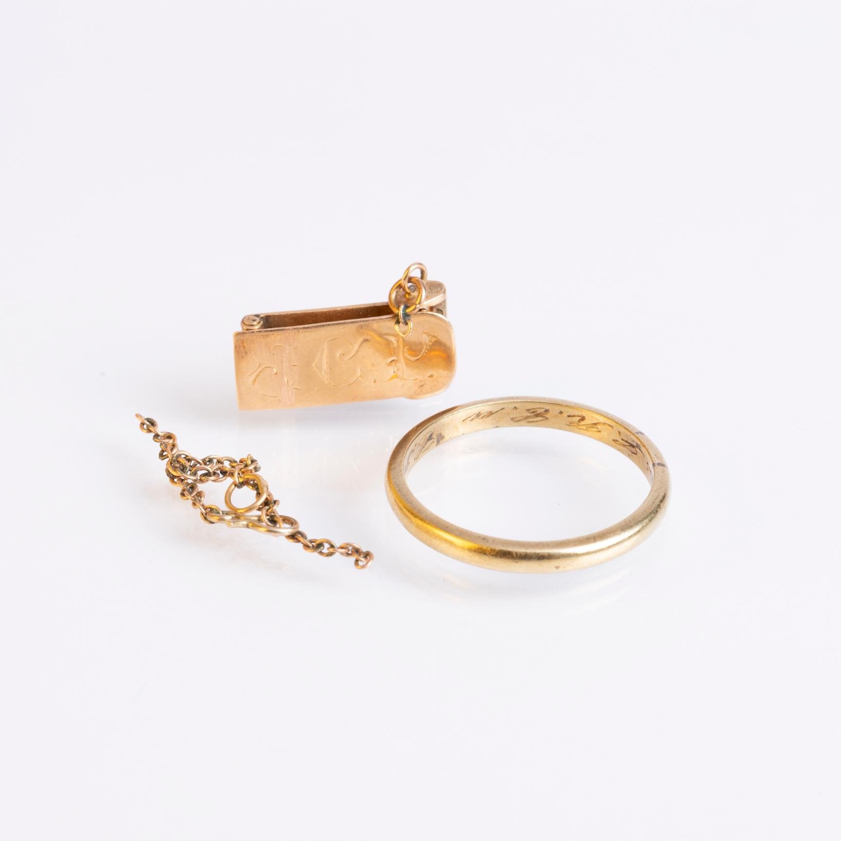 Cuatro piezas oro 18 K amarillo