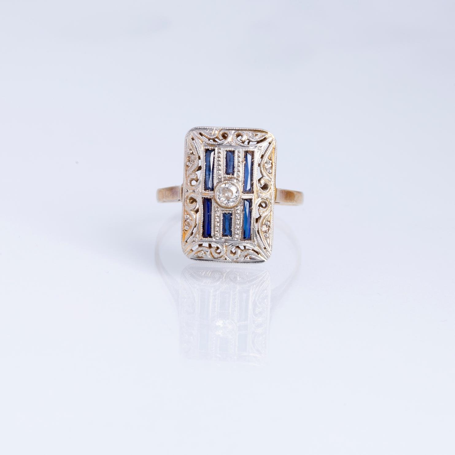 Anillo art decó oro 18 K blanco y amarillo, diamante y zafiros