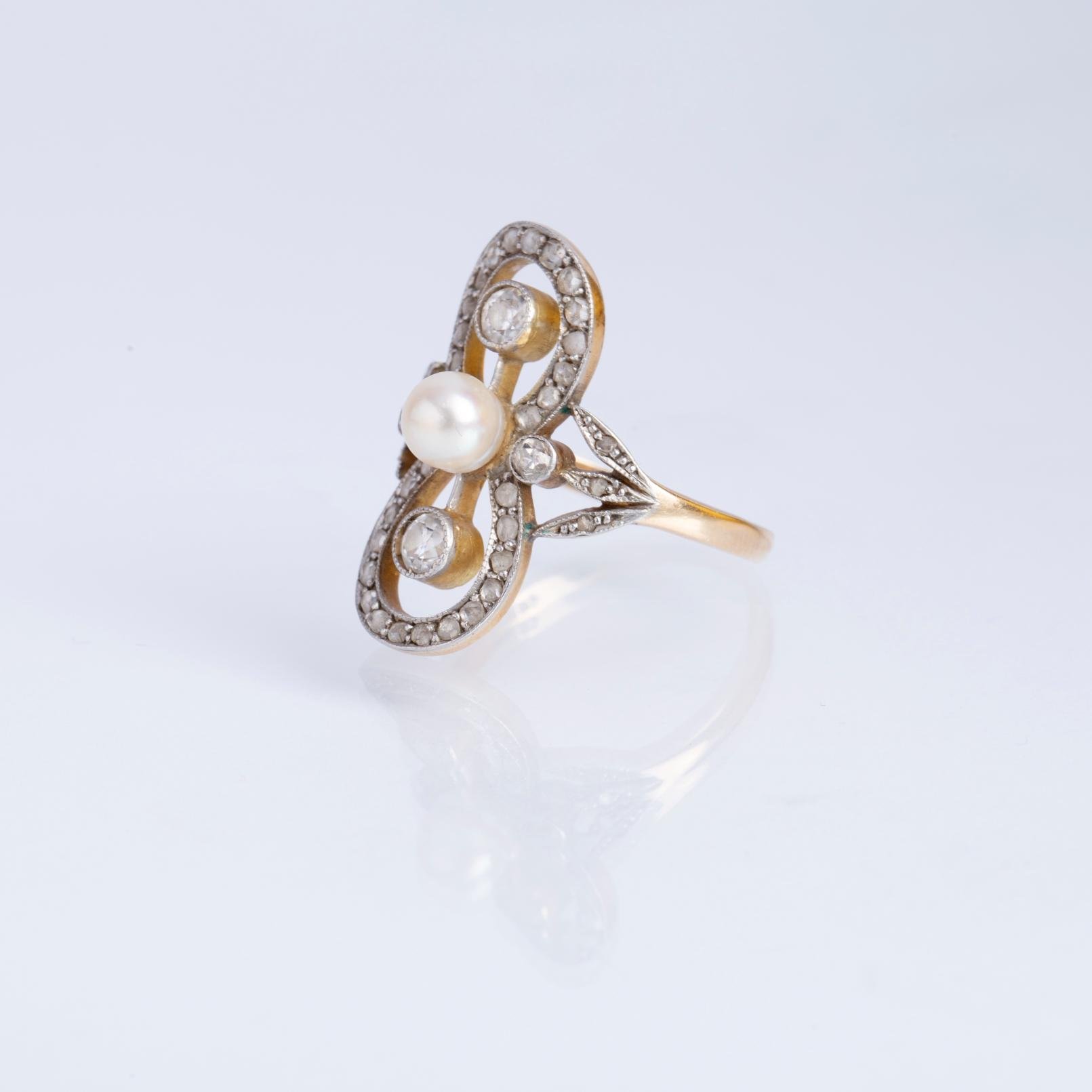 Anillo art nouveau oro 18 K amarillo, perlas y diamantes