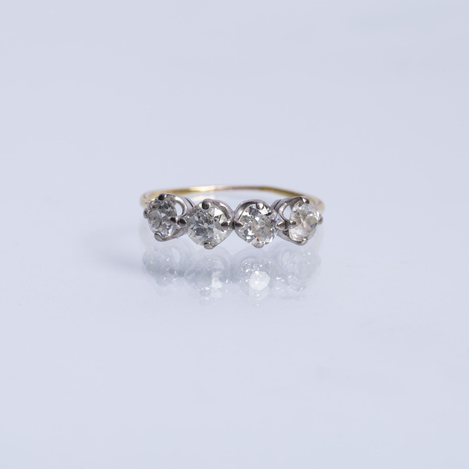 Anillo oro 18 K amarillo y blanco y diamantes