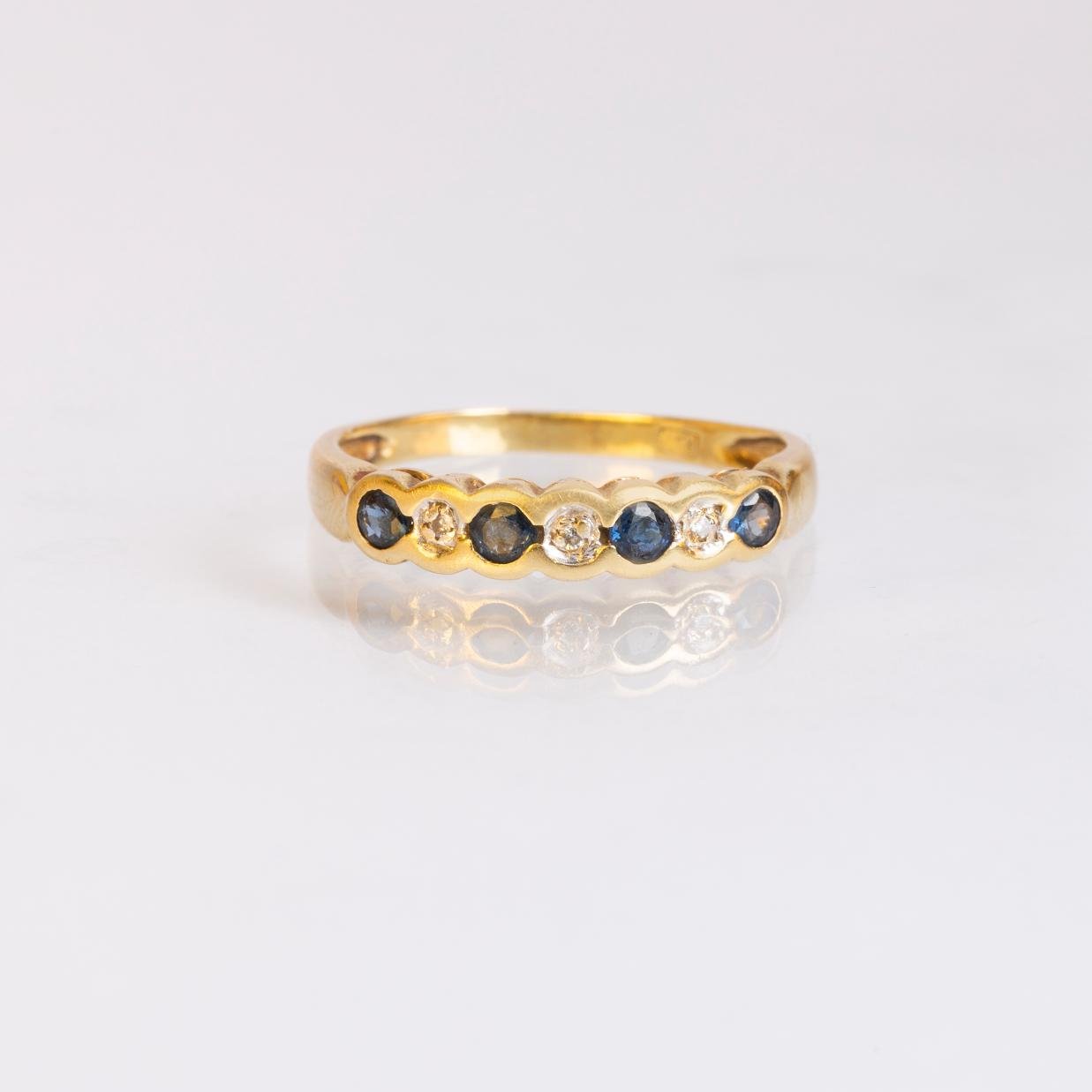 Anillo oro 18 K amarillo, diamantes y zafiros