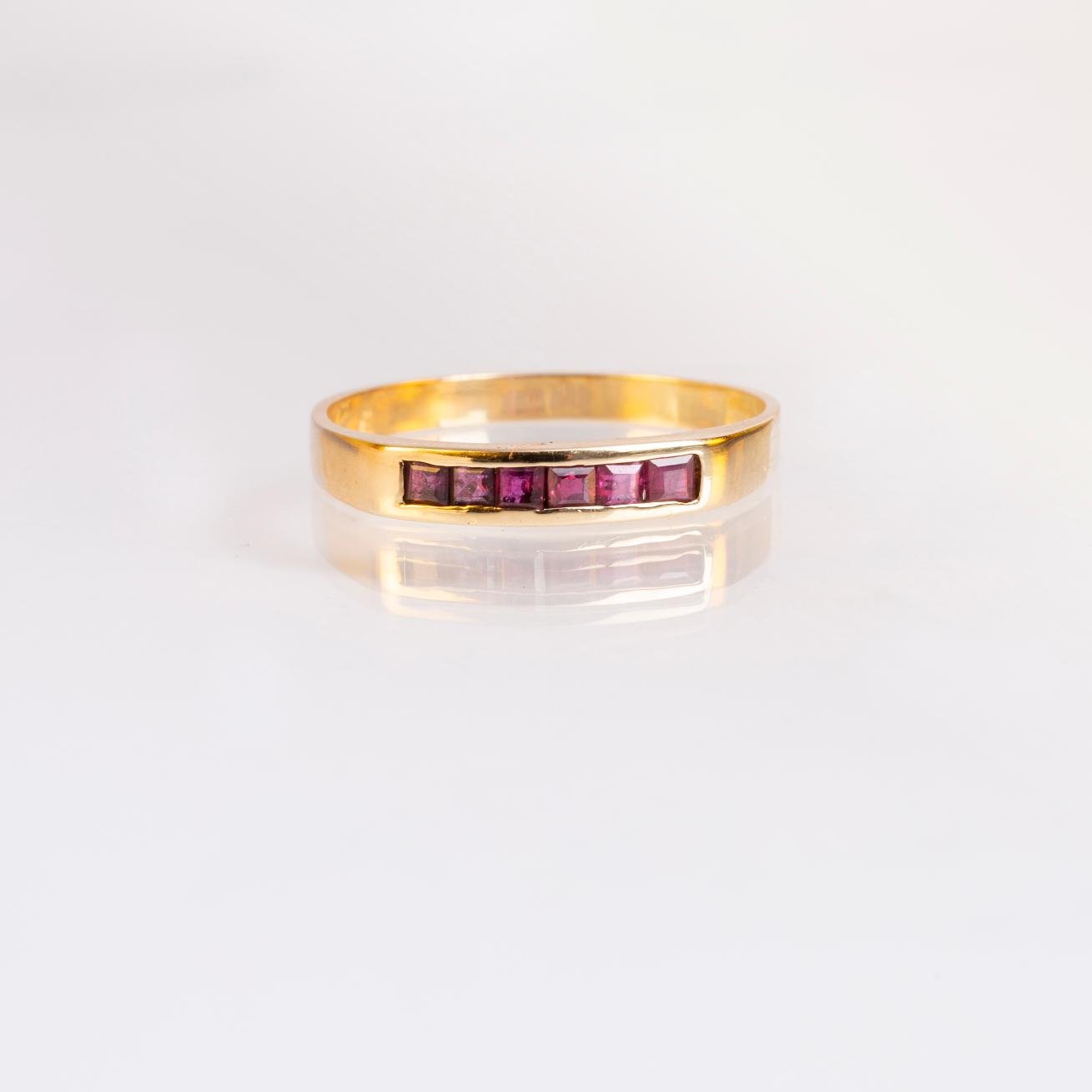 Anillo oro 18 K amarillo y rubíes