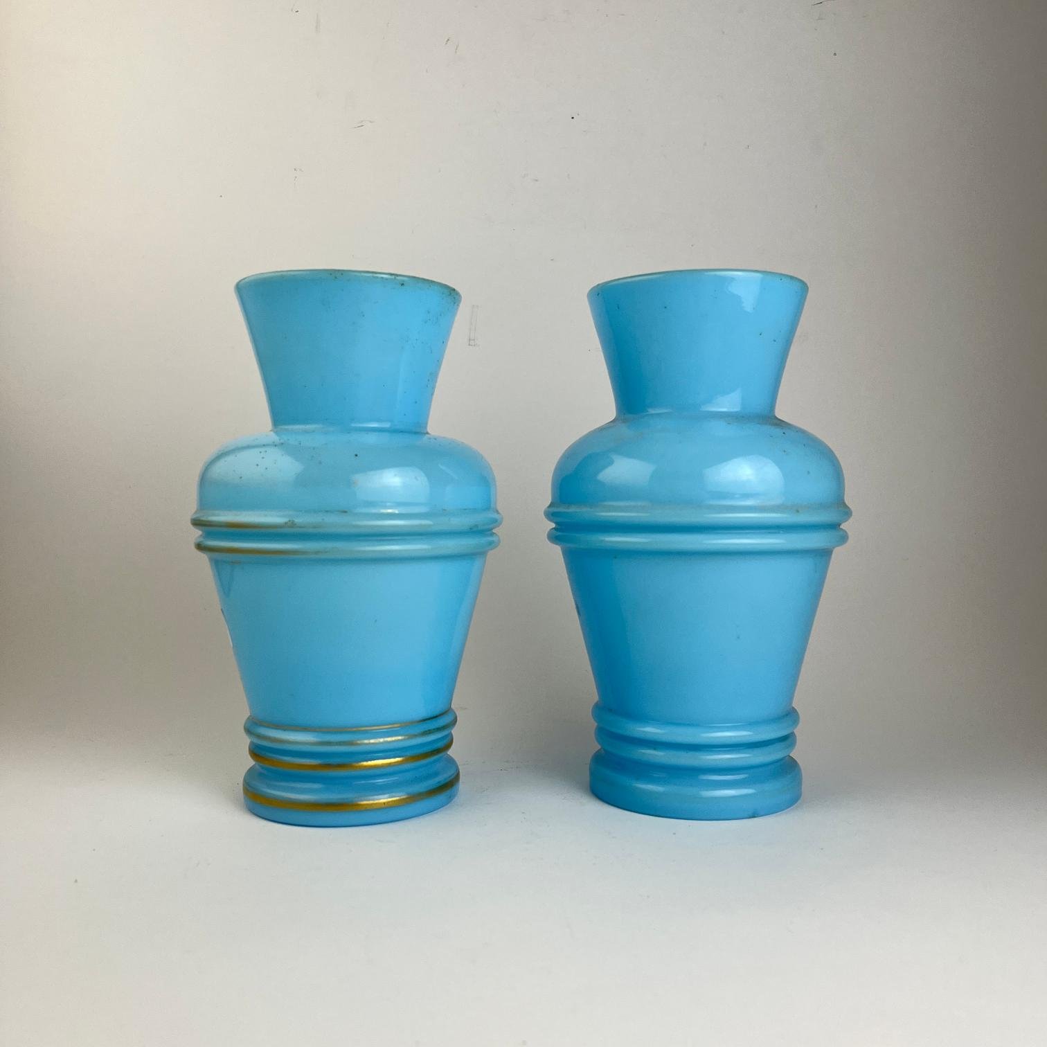 Par de florero en opalina