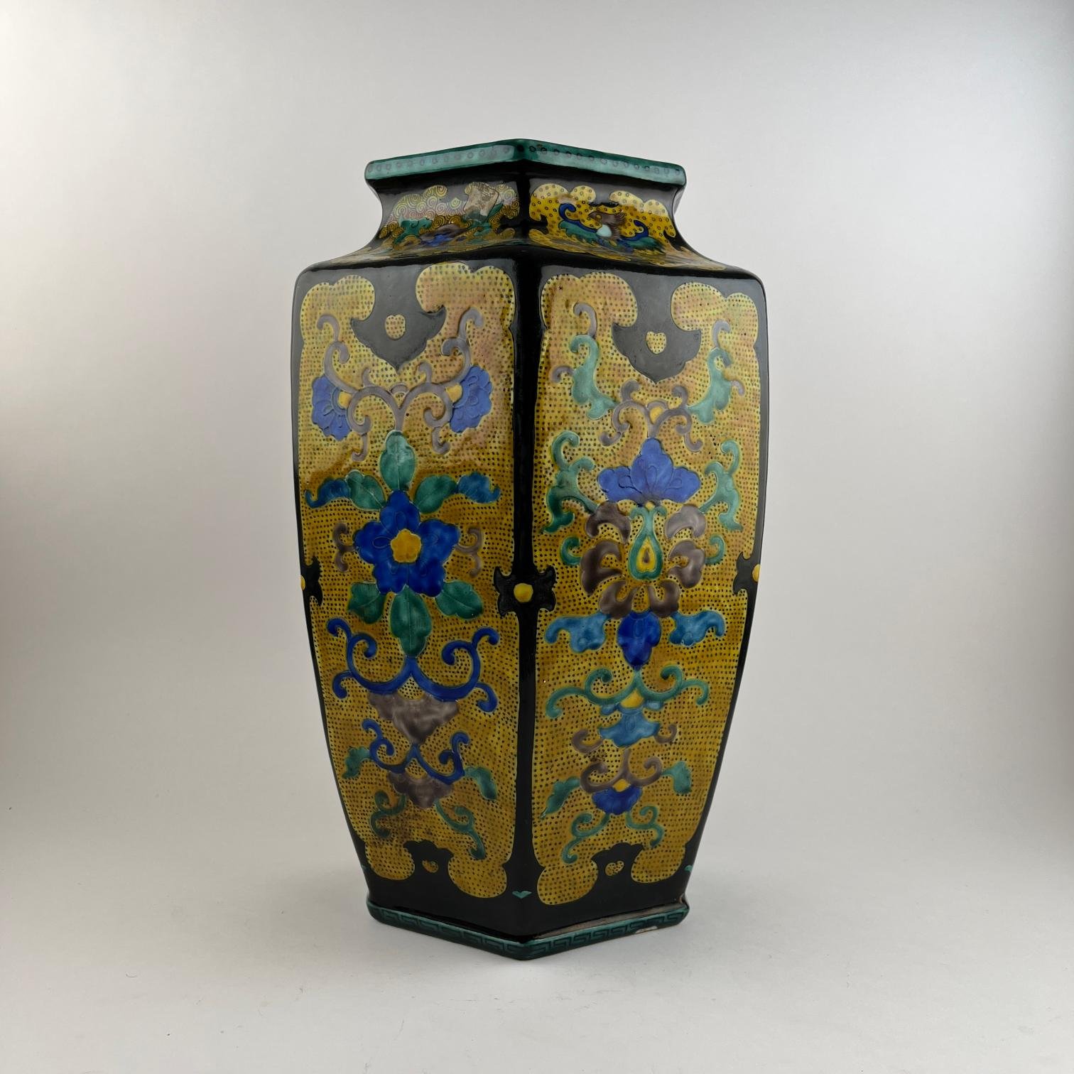 Jarrón japonés en porcelana Kutani