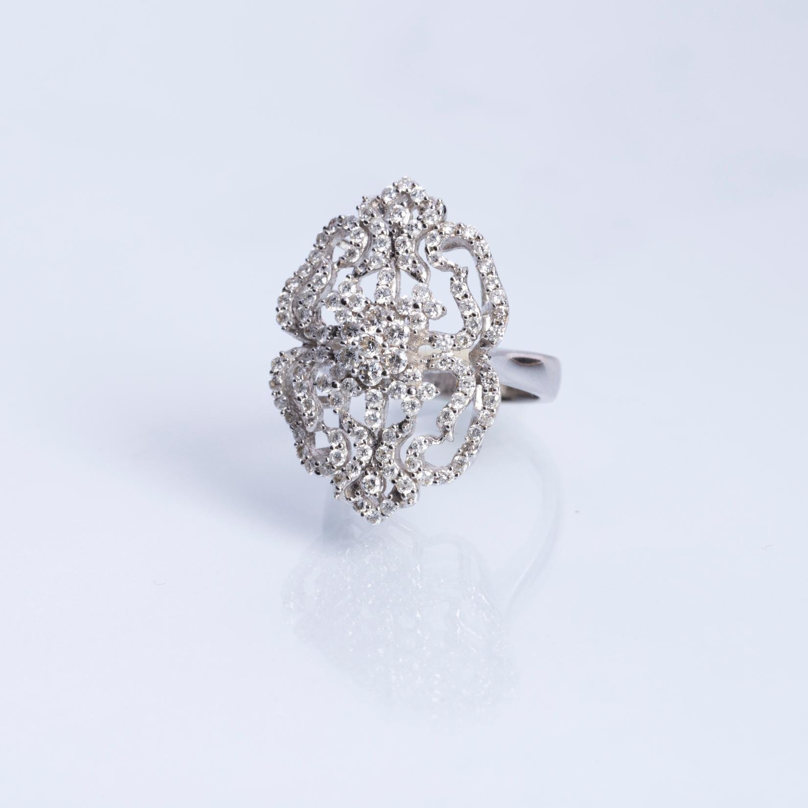 Anillo oro 18 K blanco y diamantes - Imagen 2