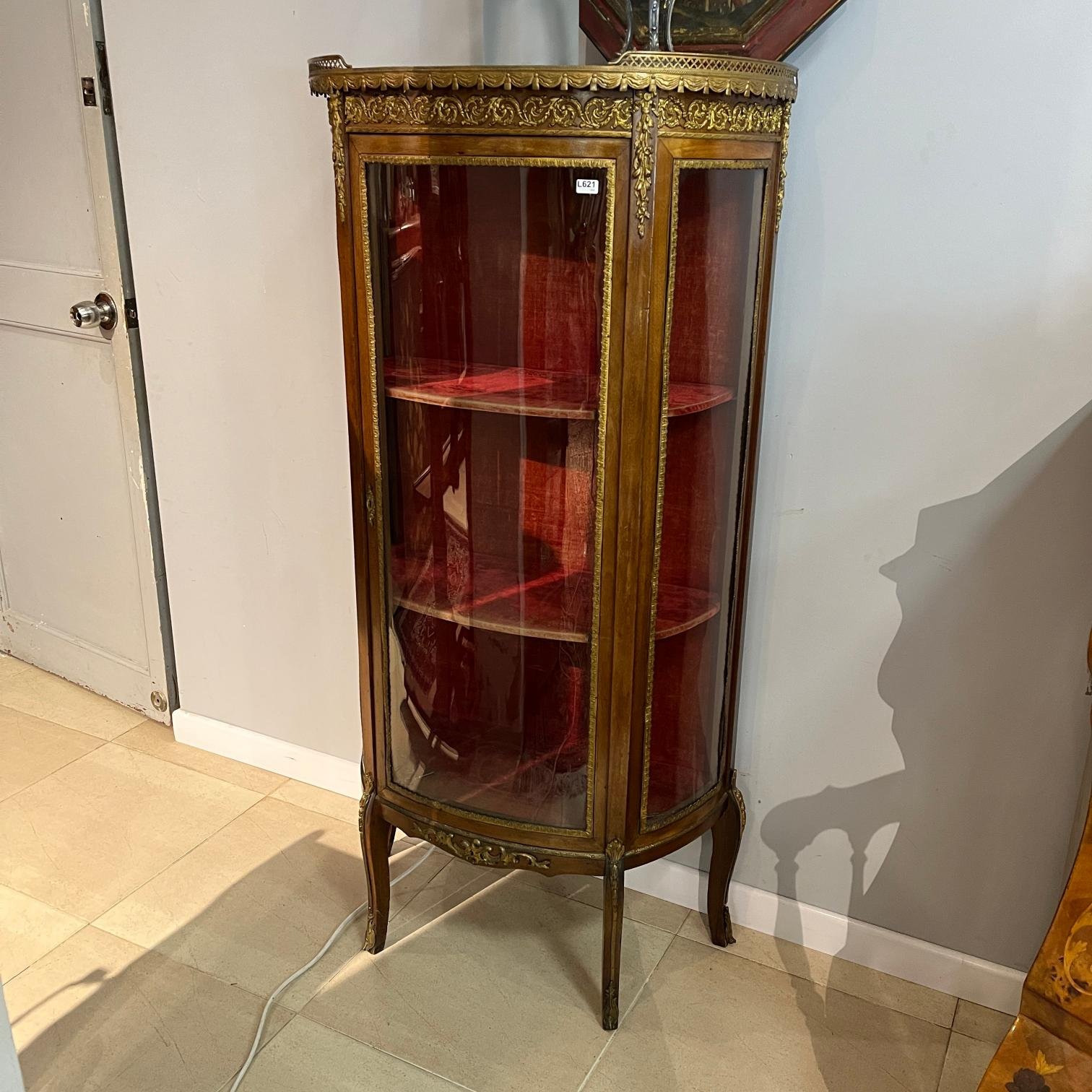 Vitrina medio punto estilo Luis XV