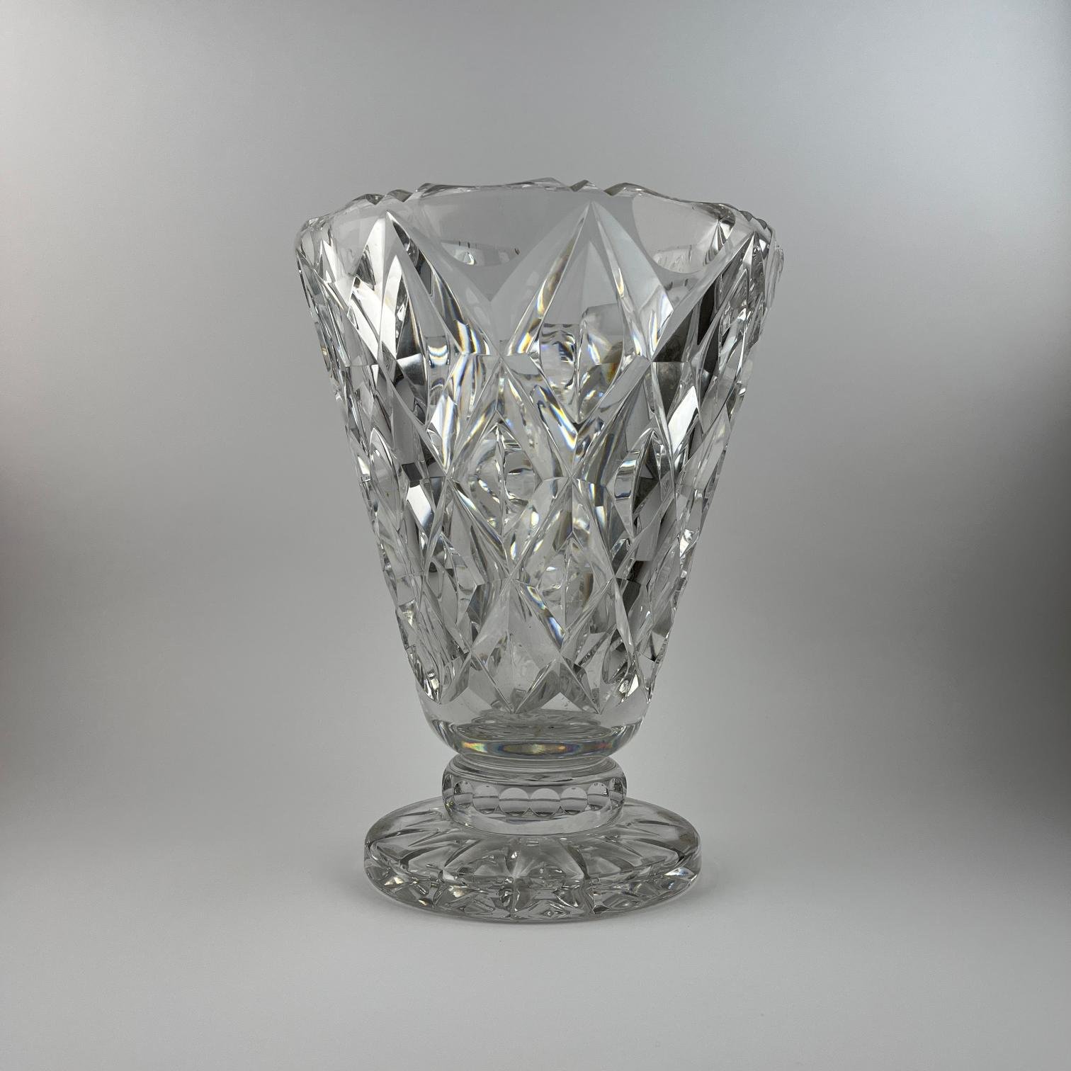 Florero en cristal tallado