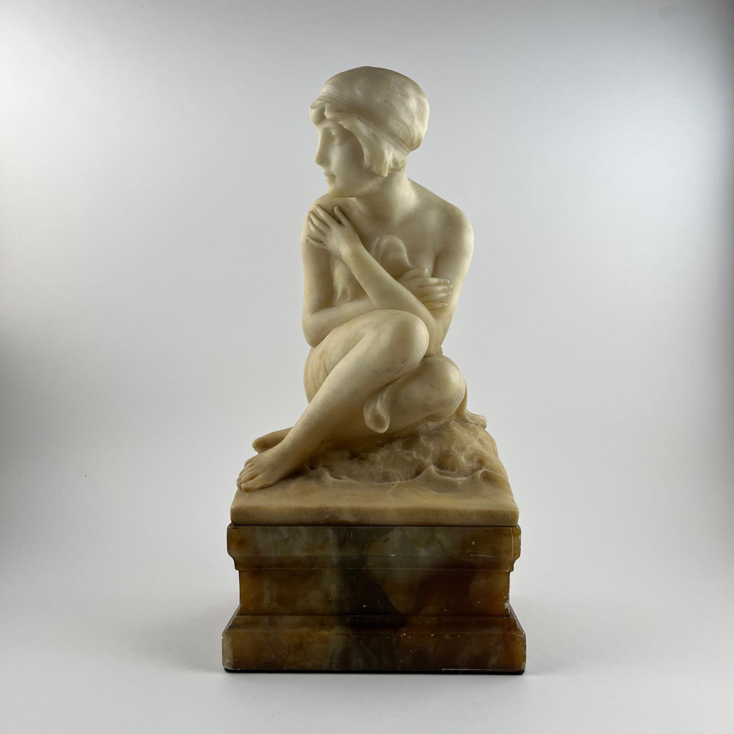 Escultura en alabastro "dama"