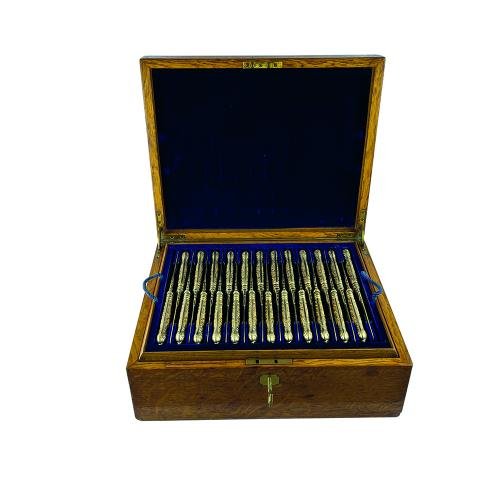 Juego inglés de cubiertos para postre en plata vermeil